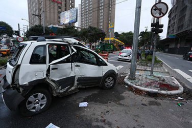 Jornalista argentino morre após táxi ser atingido por carro roubado