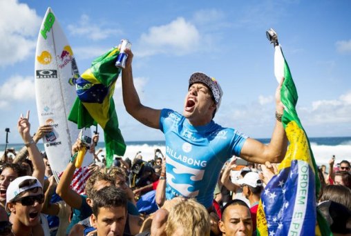 Brasil é bicampeão mundial de surf, desta vez com ‘Mineirinho’