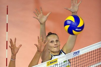 Meninas do Vôlei jogam bem e garantem vaga na 2ª fase