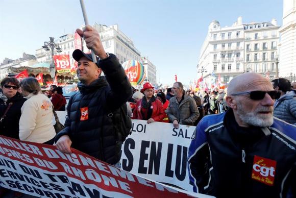 Greve geral na França tem paralisação de serviços públicos e manifestações