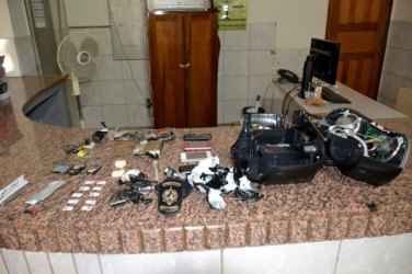 Agentes interceptam aparelho de som recheado com drogas