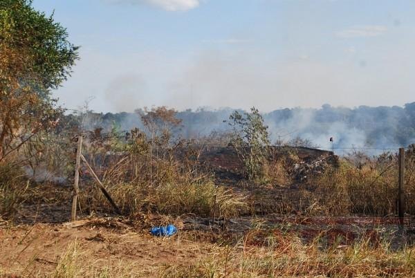 Incêndio atinge propriedade rural e destrói fiação