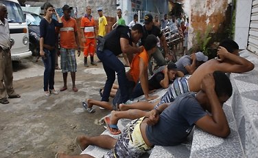 TERROR - Com greve da PM, população em Pernambuco vive clima de guerra