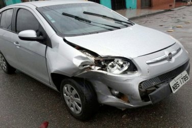 Motorista provoca acidente ao avançar cruzamento