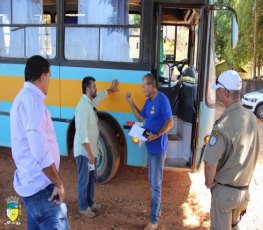 Quatro ônibus escolares são apreendidos por irregularidades 