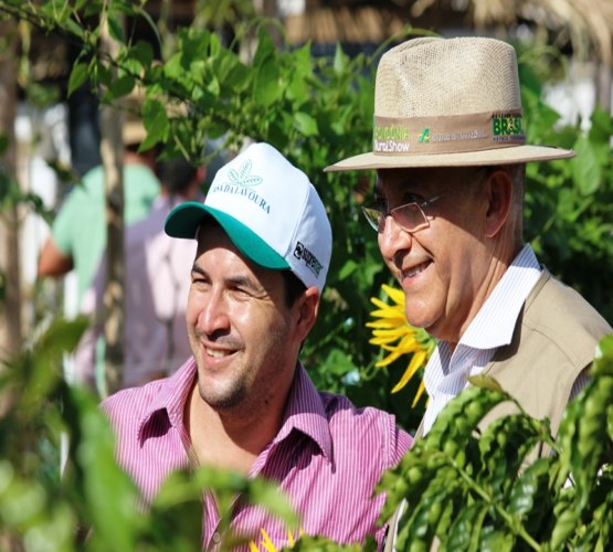 RONDÔNIA RURAL SHOW - Governador Confucio visita parque e concede entrevista