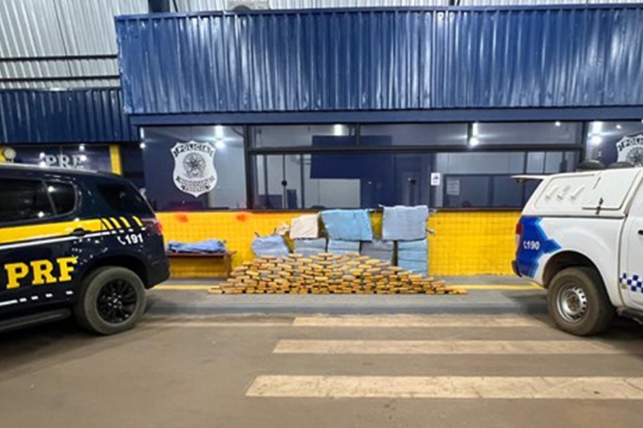 BR-364: Caminhoneiro é preso com quase meia tonelada de drogas em posto de combustíveis