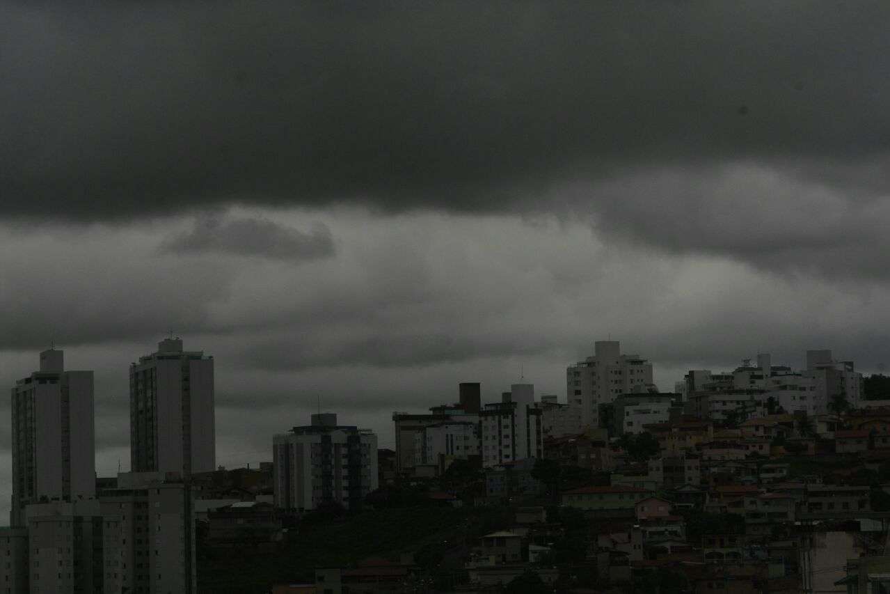 TEMPO: Fim de semana será de pancadas de chuva e trovoadas na capital