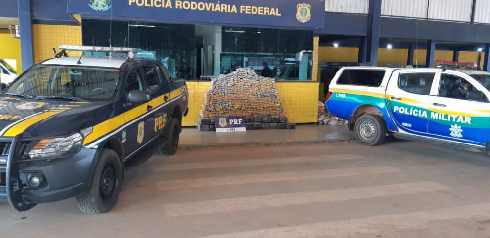 FLAGRANTE: Caminhoneiro é preso entrando em RO com mais de 600 quilos de maconha