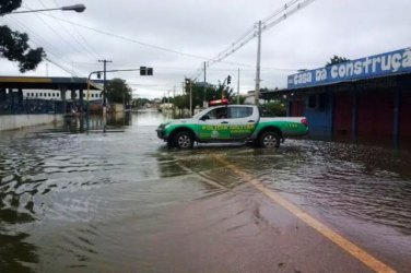 BPA auxilia na retirada de moradores afetados pela cheia do Rio Madeira