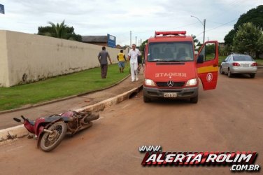 Veículo invade a preferencial e colide com motoneta