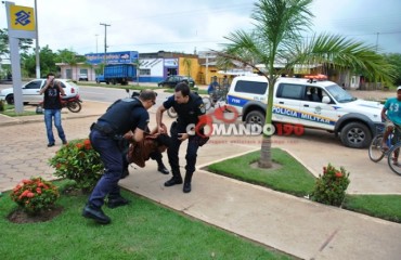 JI-PARANÁ – homem tenta invadir supermercado gritando que precisava de “mais uma da boa”