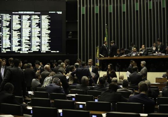 Câmara aprova texto-base de MP da reforma do ensino médio