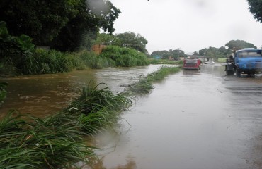 FELIZ 2013 – Primeiro dia útil do ano começa com alagações em vários bairros da capital – Fotos