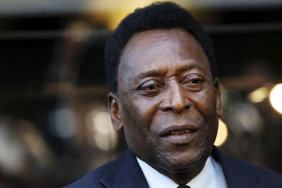 Pelé é hospitalizado após desmaio por exaustão