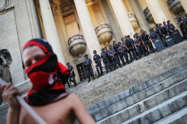 Comandante do Choque acusado de nazismo é exonerado no RJ