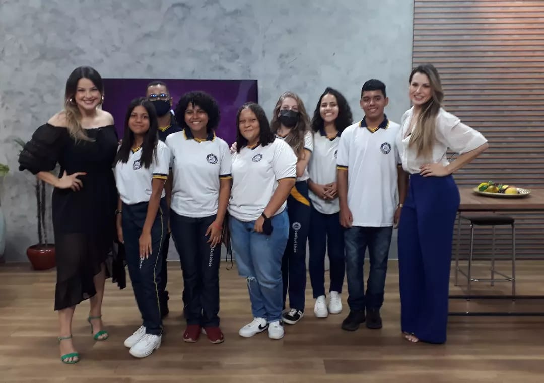 ENSINO MÉDIO: Escola Carmela Dutra oferece disciplina ‘Rádio Escola’ para alunos