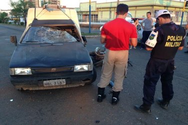 Motociclista fica gravemente ferido após avançar cruzamento