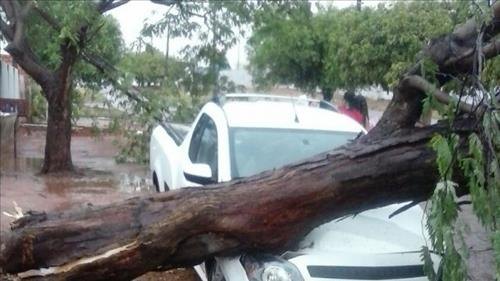 Chuva forte atinge a cidade e resulta em danos aos moradores