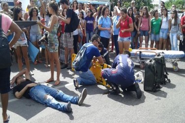 Estudantes são atropelados durante protesto