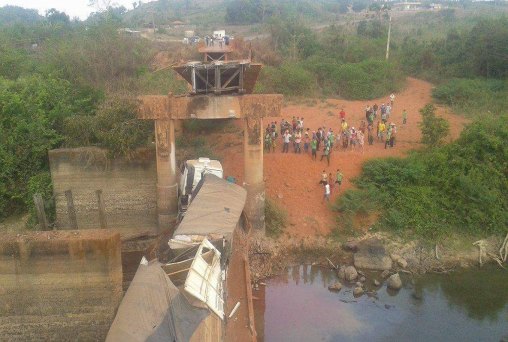 PARAOVIVO- Ponte desaba na Rodovia Transamazônica