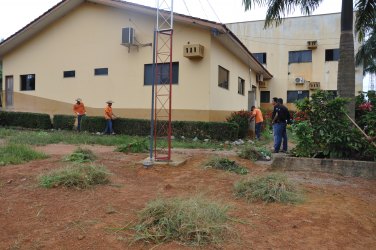 Reeducandos reiniciam trabalhos de limpeza em via pública