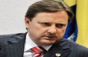 Senador Acir Gurgacz usa verba oficial para abastecer jatinhos