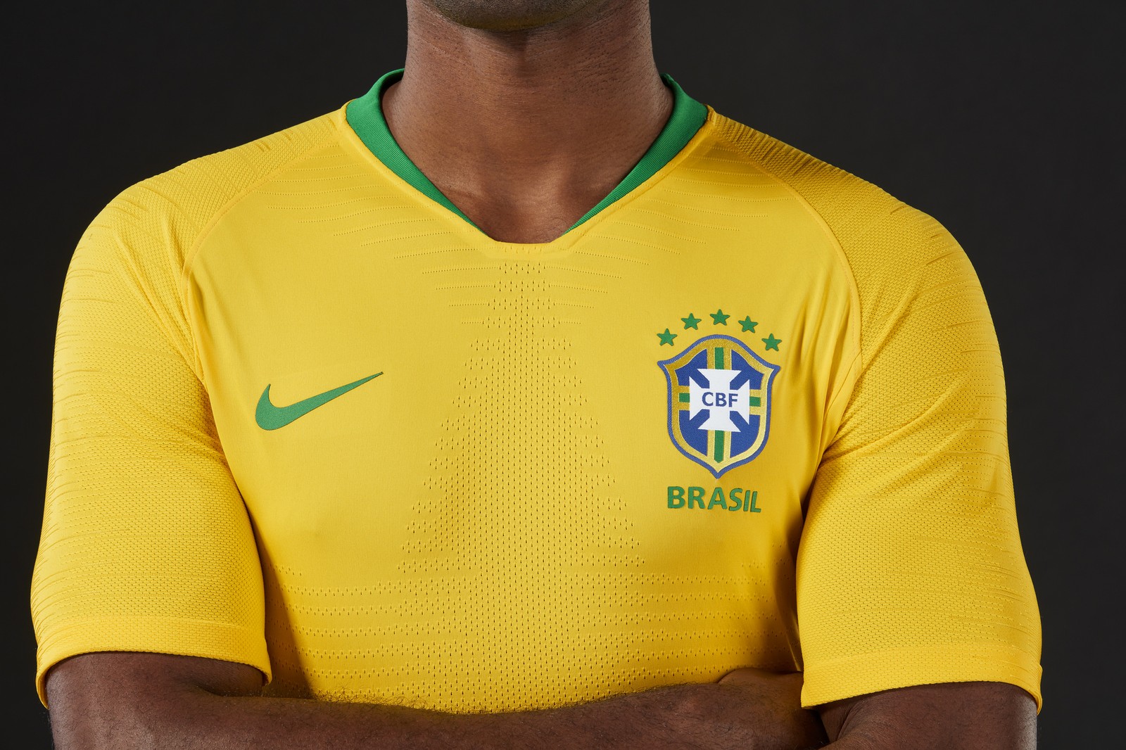 OURO SAMBA: CBF lança uniforme com amarelo vibrante para a Copa da Rússia