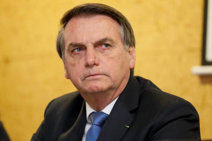 SUSTO: Presidente Bolsonaro cai no banheiro do Palácio Alvorada e recebe atendimento médico