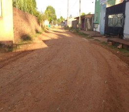 Ruas do Bairro Cidade Nova recebem limpeza e encascalhamento