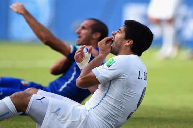 Fifa suspende Suárez por nove jogos e tira atacante da Copa