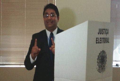 Juacy Loura é o primeiro candidato a votar na eleição da OAB/RO