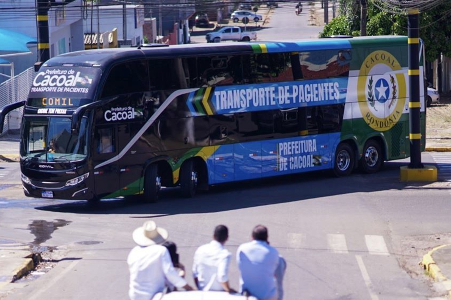 CÁSSIO GOIS: Deputado entrega o primeiro ônibus do Brasil com super leitos para a saúde 