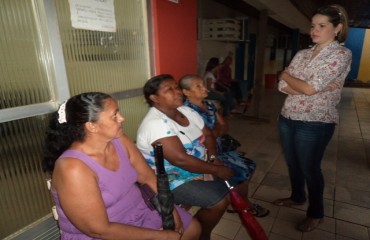 Vereadora percorre postos de saúde para ouvir pacientes e servidores