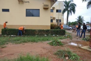 Reeducandos reiniciam trabalhos de limpeza em vias públicas