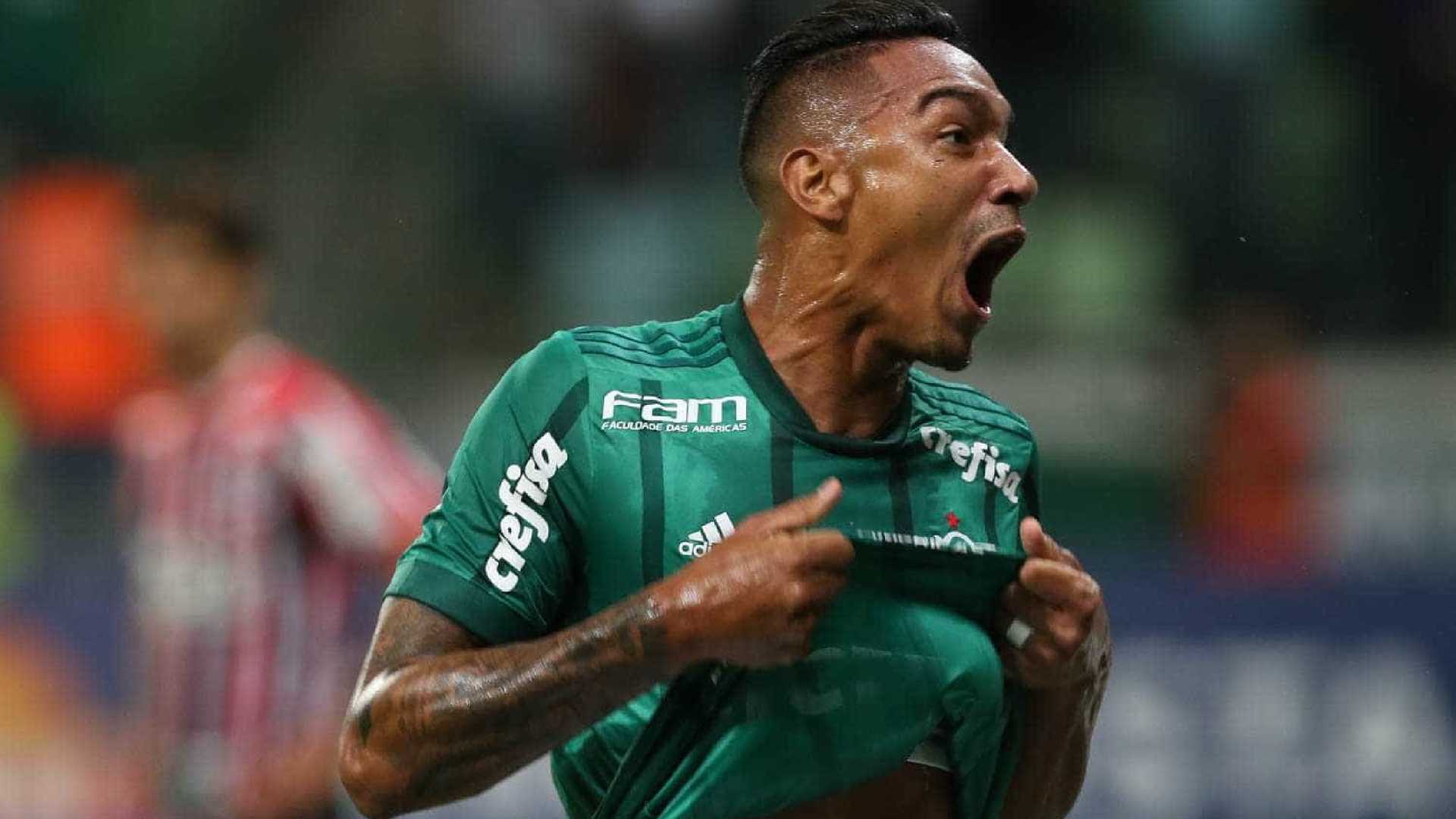 Palmeiras sufoca São Paulo, vence e mantém tabu em arena