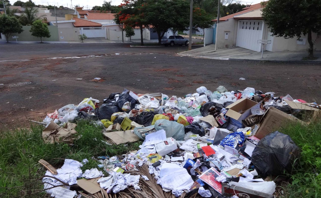 Aterro sanitário e sua fundamental importância para proteger o ambiente de contaminação. todos por um ambiente melhor