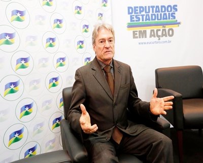 Dr. Neidson apresenta projeto que concede título honorífico a servidor