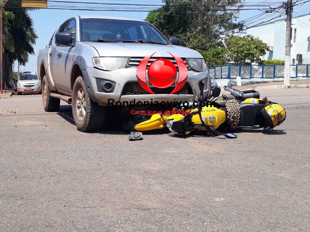 NO CENTRO: Motorista de L200 invade preferencial e atinge violentamente mototaxista