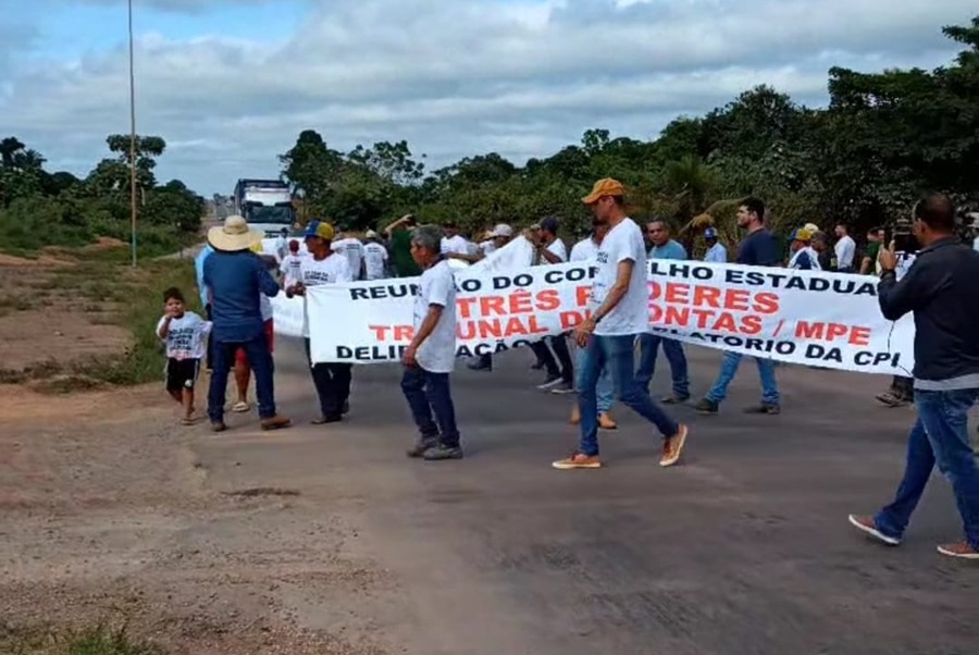 PARALISAÇÃO: Ocupantes de reservas ambientais fecham BR-364 pedindo negociação
