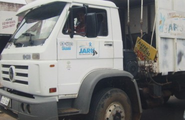 ELEIÇÕES 2010 - Caminhão da Prefeitura de Jaru é apreendido por circular com placas de candidato