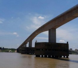 Homem ameaça pular da ponte do Rio Madeira