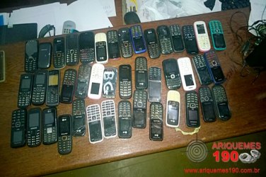 Mais de 40 celulares são encontrados no presídio