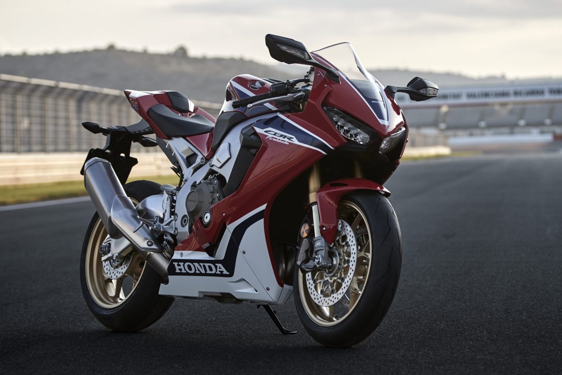 Honda CBR1000RR Fireblade chega às lojas