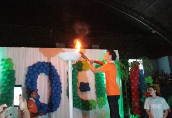 Medalhista mundial acende pira olímpica na abertura dos Jogos Escolares de Rondônia 