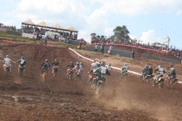 Disputa forte marca etapa do Motocross em Novo Horizonte