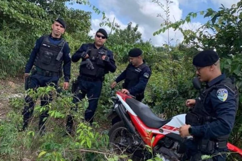 CHUPINGUAIA: Procurando ninhos de galinha, chacareira encontra motocicleta que havia sido furtada