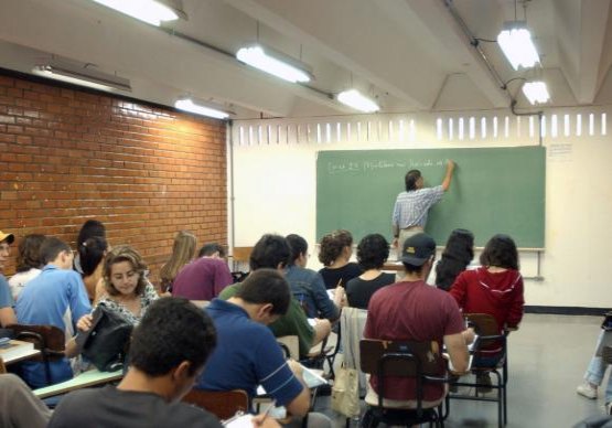 FIES - Estudantes poderão renovar os contratos a partir do dia 16