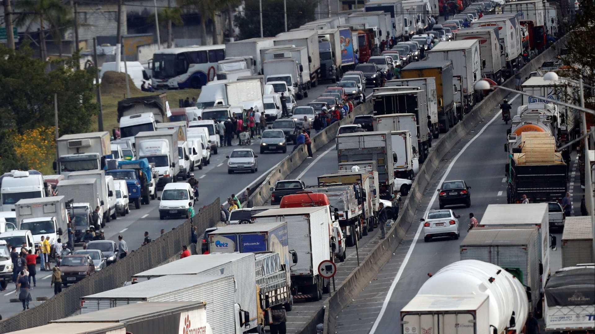 BOATOS? : Governo acompanha movimento de caminhoneiros e descarta nova greve