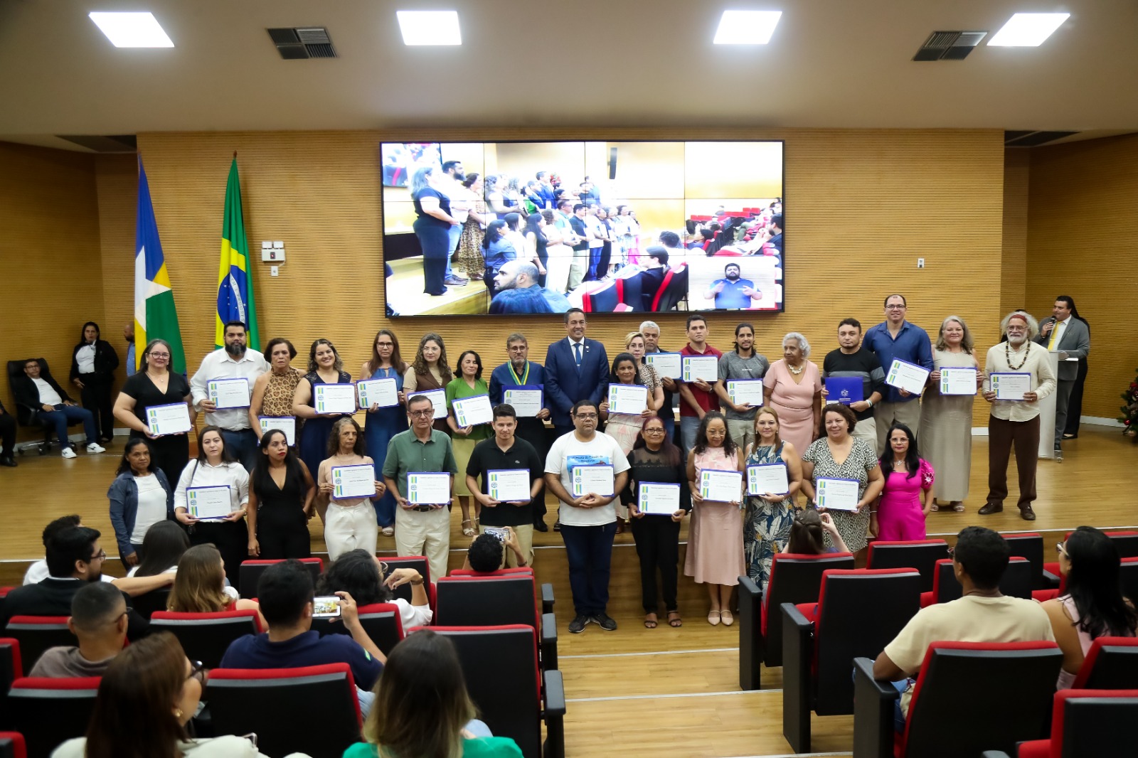 EYDER BRASIL: Deputado homenageia Escola Barão do Solimões pelos 100 anos de história